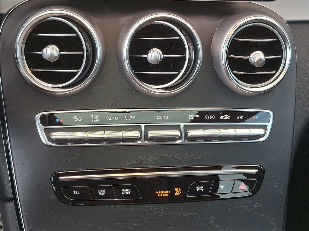 Used 2022 Mercedes-Benz GLC 300 4MATIC Coupe image 17