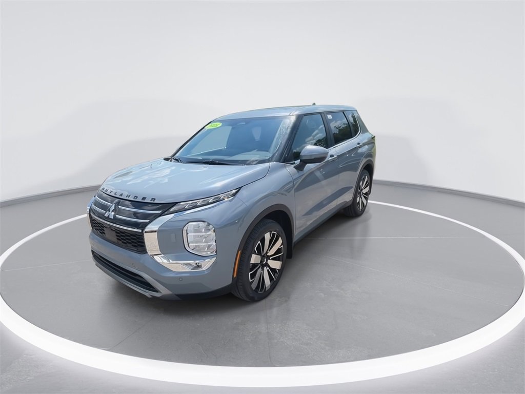 New 2025 Mitsubishi Outlander SE image 4