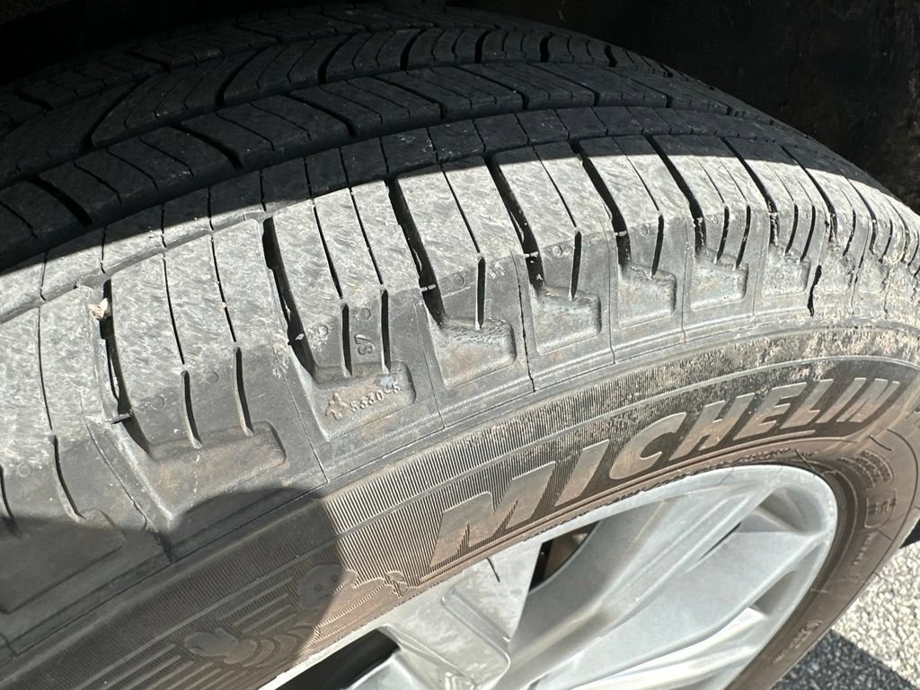 Used 2024 Ford Explorer XLT w/ Equipment Group 202A AWD/4WD image 52