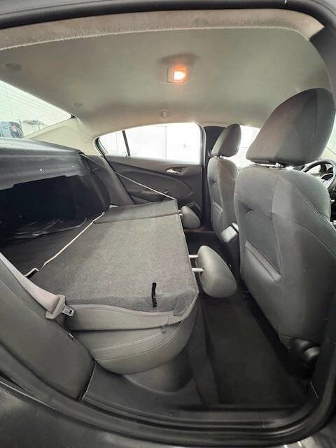 Used 2017 Chevrolet Cruze LT image 18