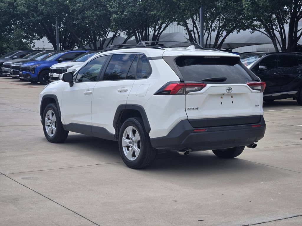 Used 2019 Toyota RAV4 XLE w/ Convenience Package FWD image 3