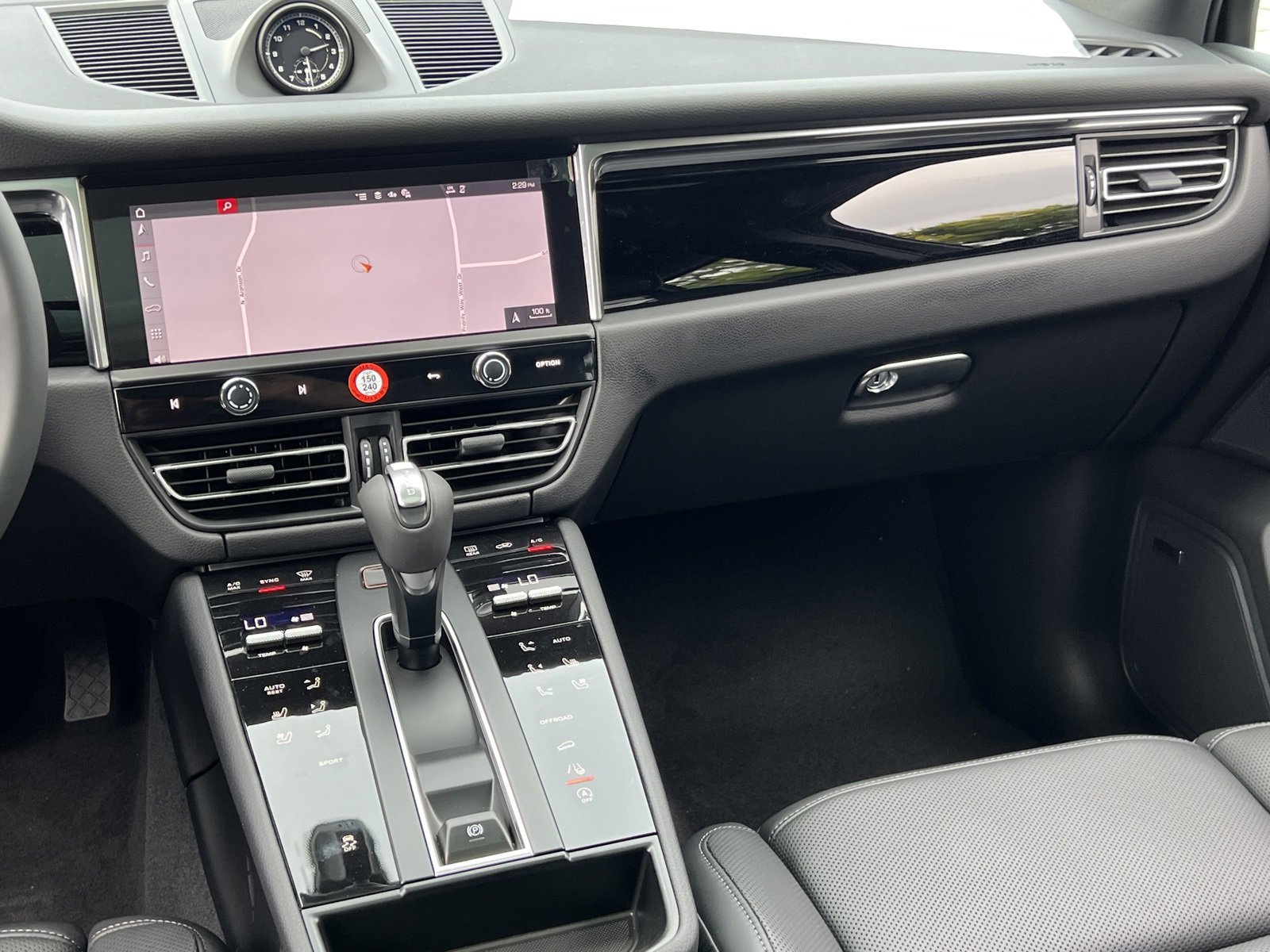 New 2026 Porsche Macan image 25