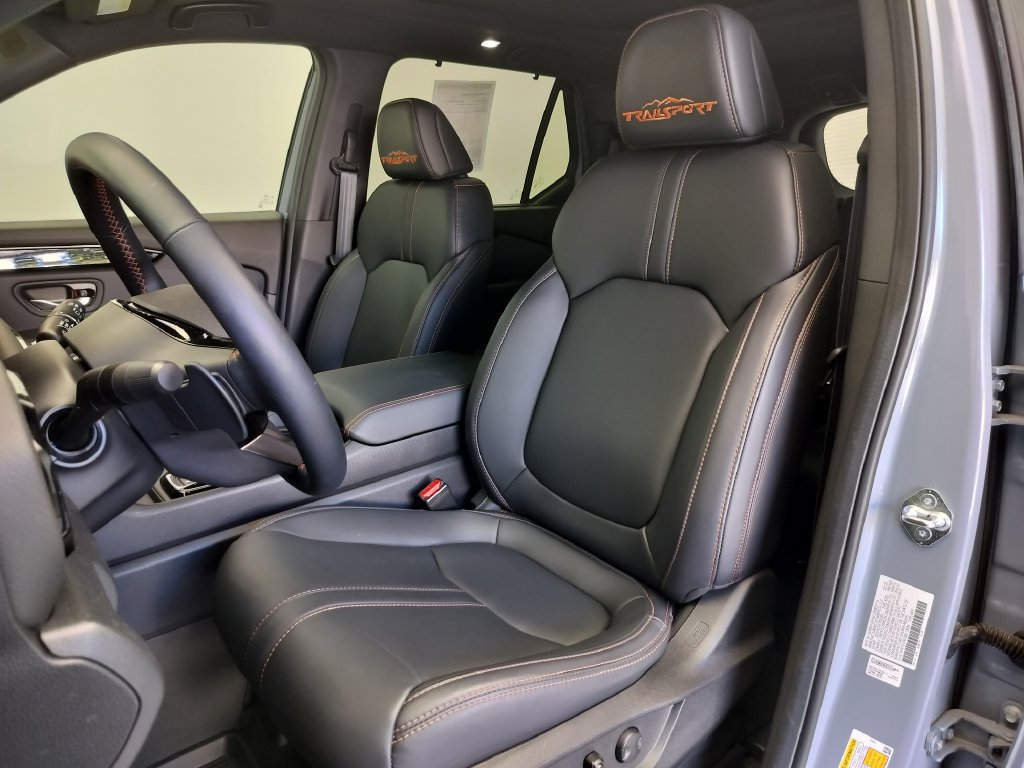 Used 2025 Honda Pilot TrailSport image 9