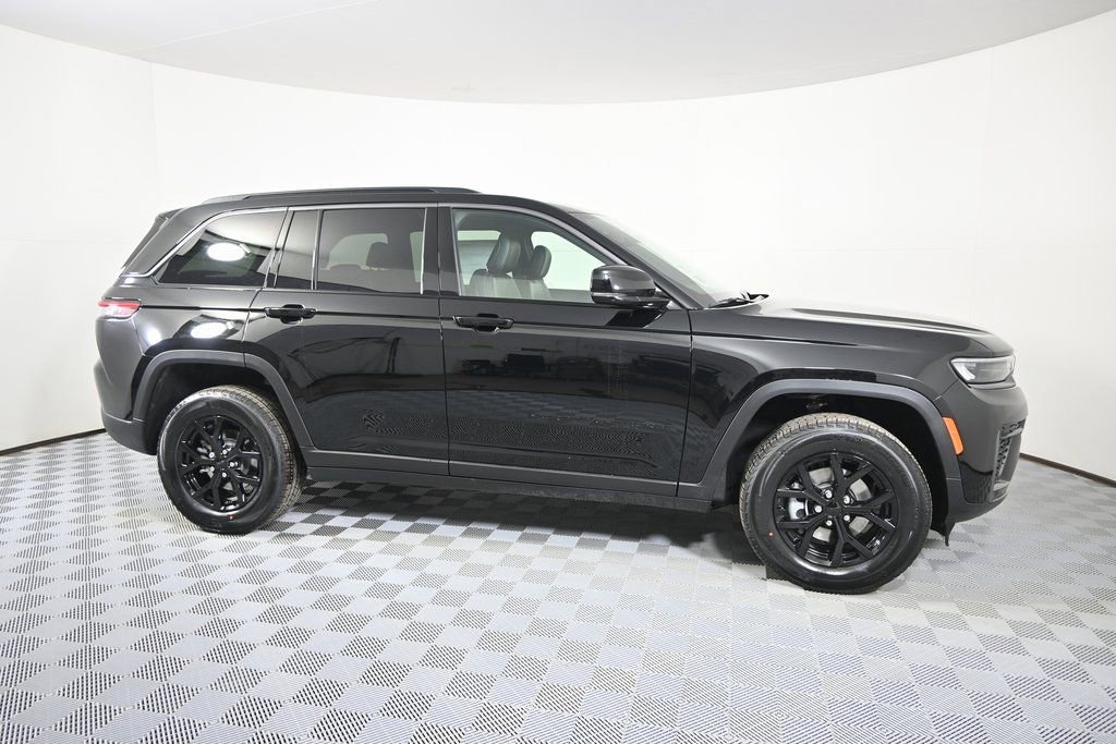 New 2026 Jeep Grand Cherokee Laredo image 8