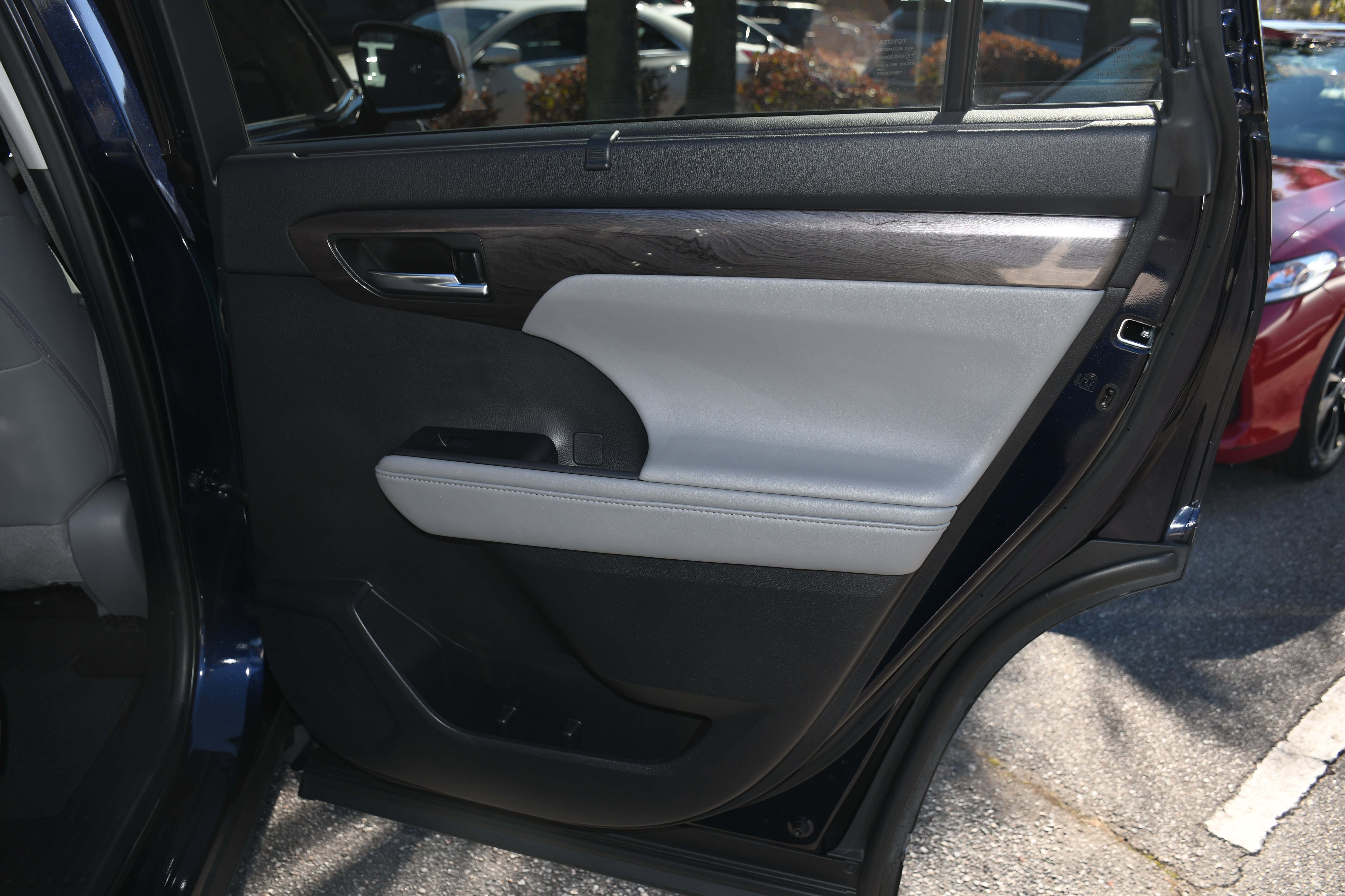 Used 2020 Toyota Highlander Limited image 21