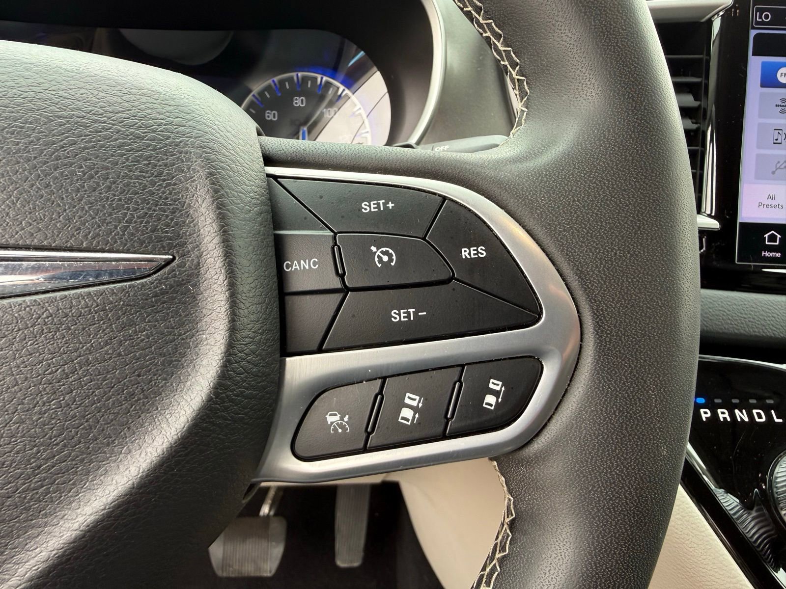 Used 2023 Chrysler Pacifica Touring-L image 19