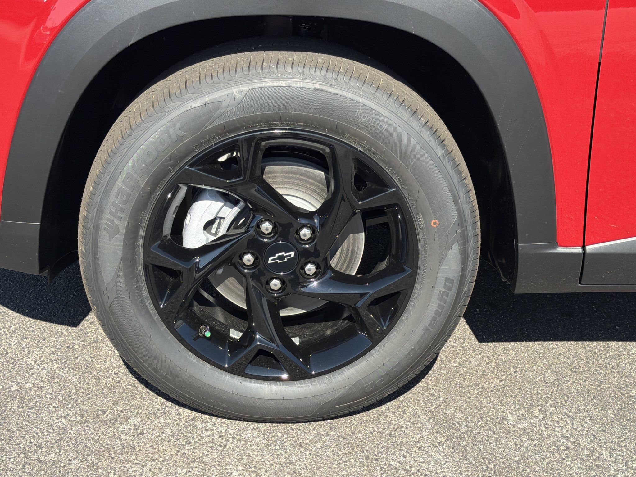 New 2026 Chevrolet Trax LT w/ Sunroof Package FWD image 8
