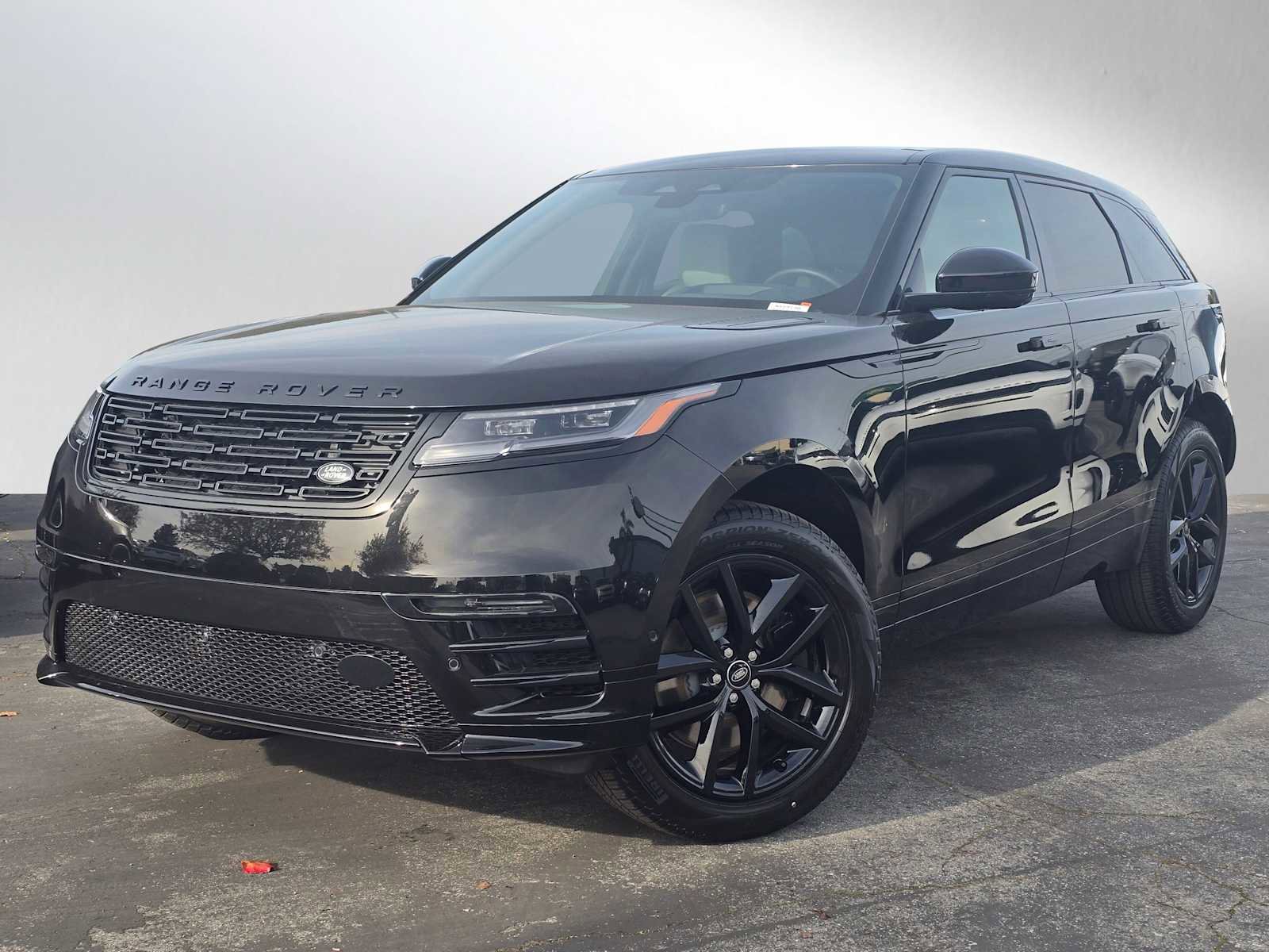 New 2026 Land Rover Range Rover Velar Dynamic SE image 1