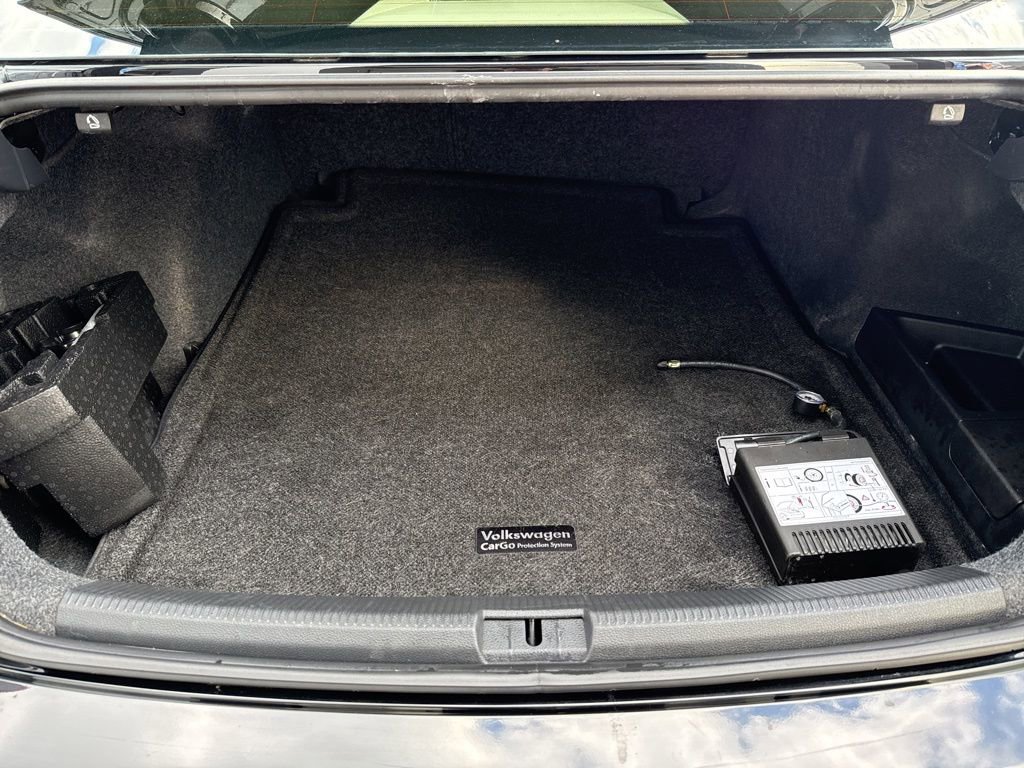 Used 2013 Volkswagen Passat TDI SE image 40