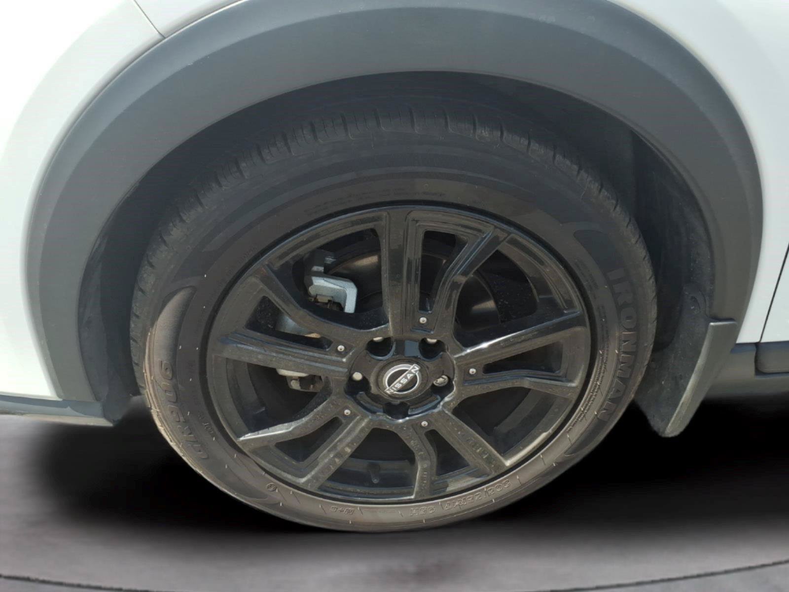 Used 2023 Nissan Kicks SR w/ SR Premium Package FWD image 9