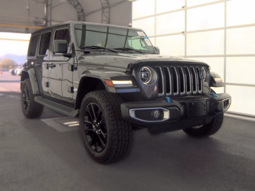 Used 2022 Jeep Wrangler Unlimited Sahara w/ Cold Weather Group AWD/4WD image 3