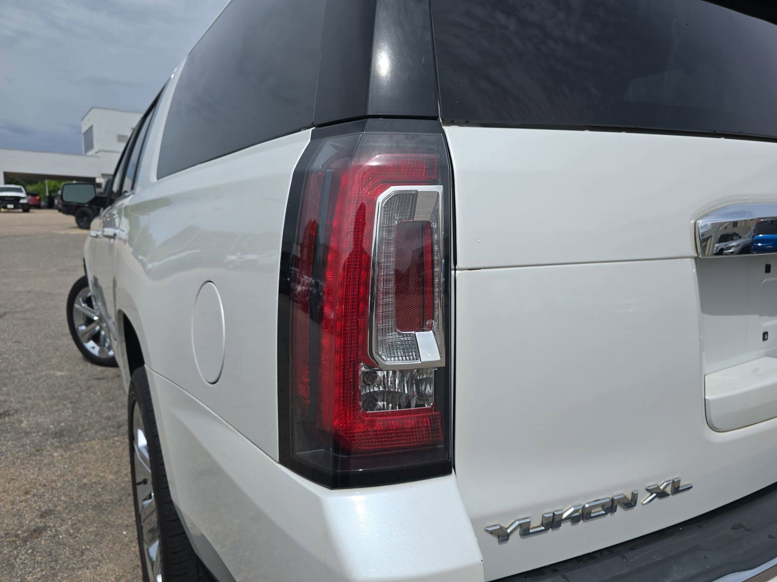 Used 2017 GMC Yukon XL Denali w/ Open Road Package AWD/4WD image 36