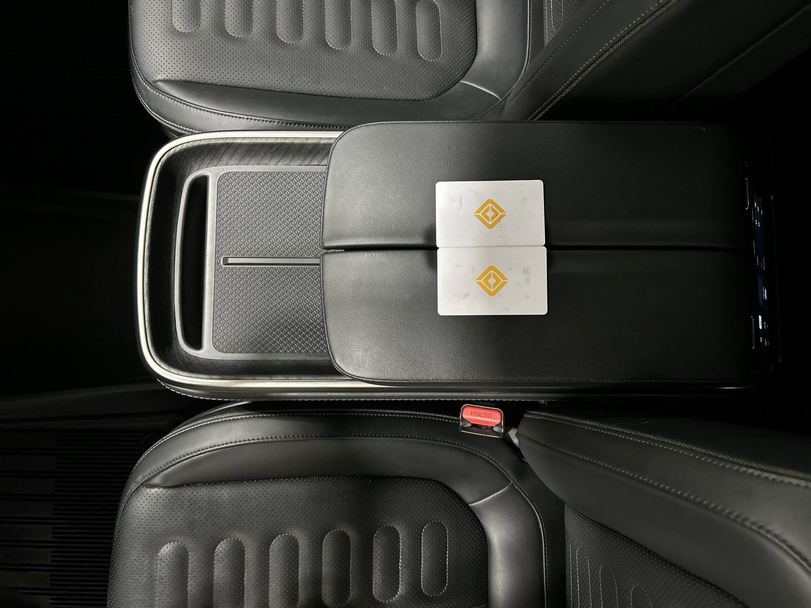 Used 2025 Rivian R1S Adventure image 31