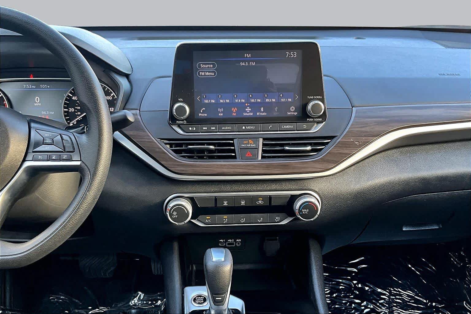 Used 2024 Nissan Altima 2.5 SV FWD image 7