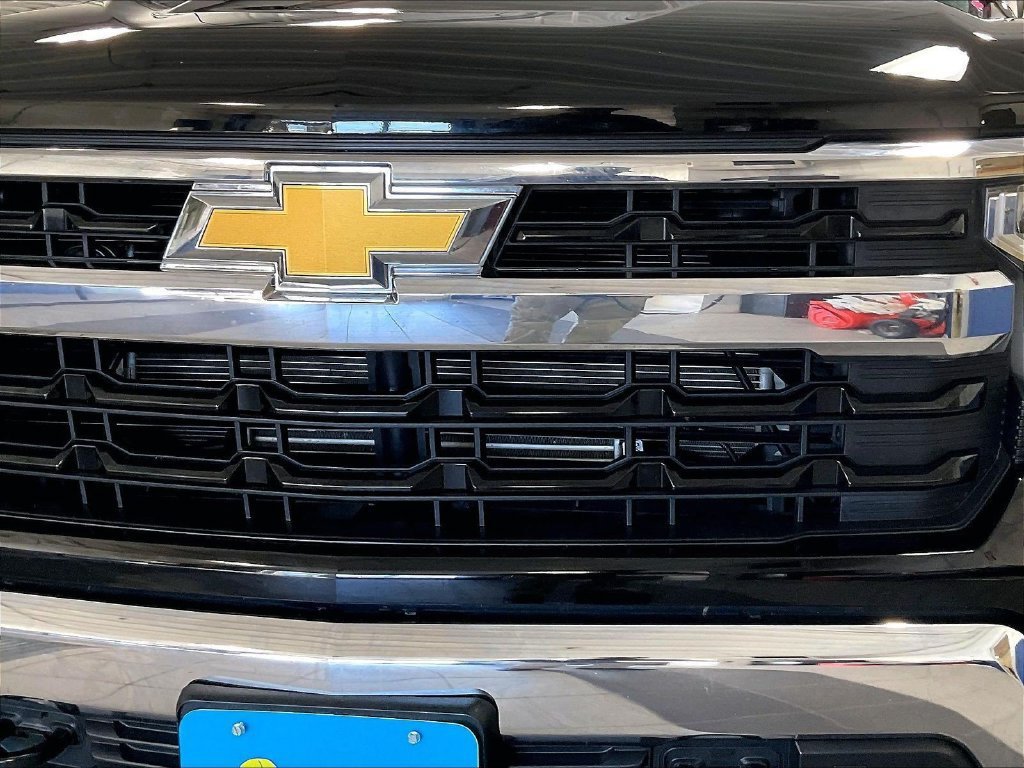 Used 2024 Chevrolet Silverado 1500 LT AWD/4WD image 32
