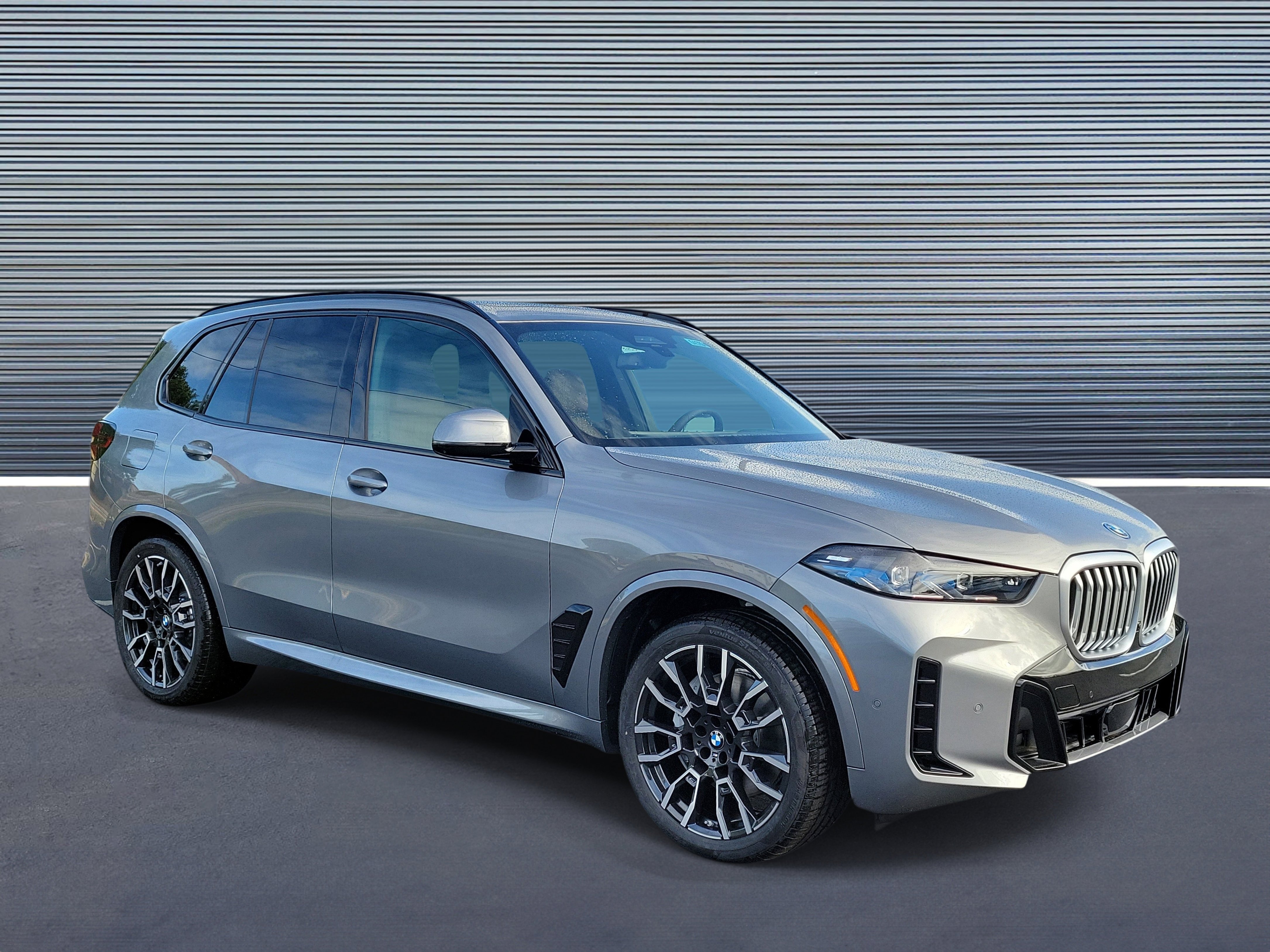 New 2026 BMW X5 xDrive50e w/ M Sport Package image 2