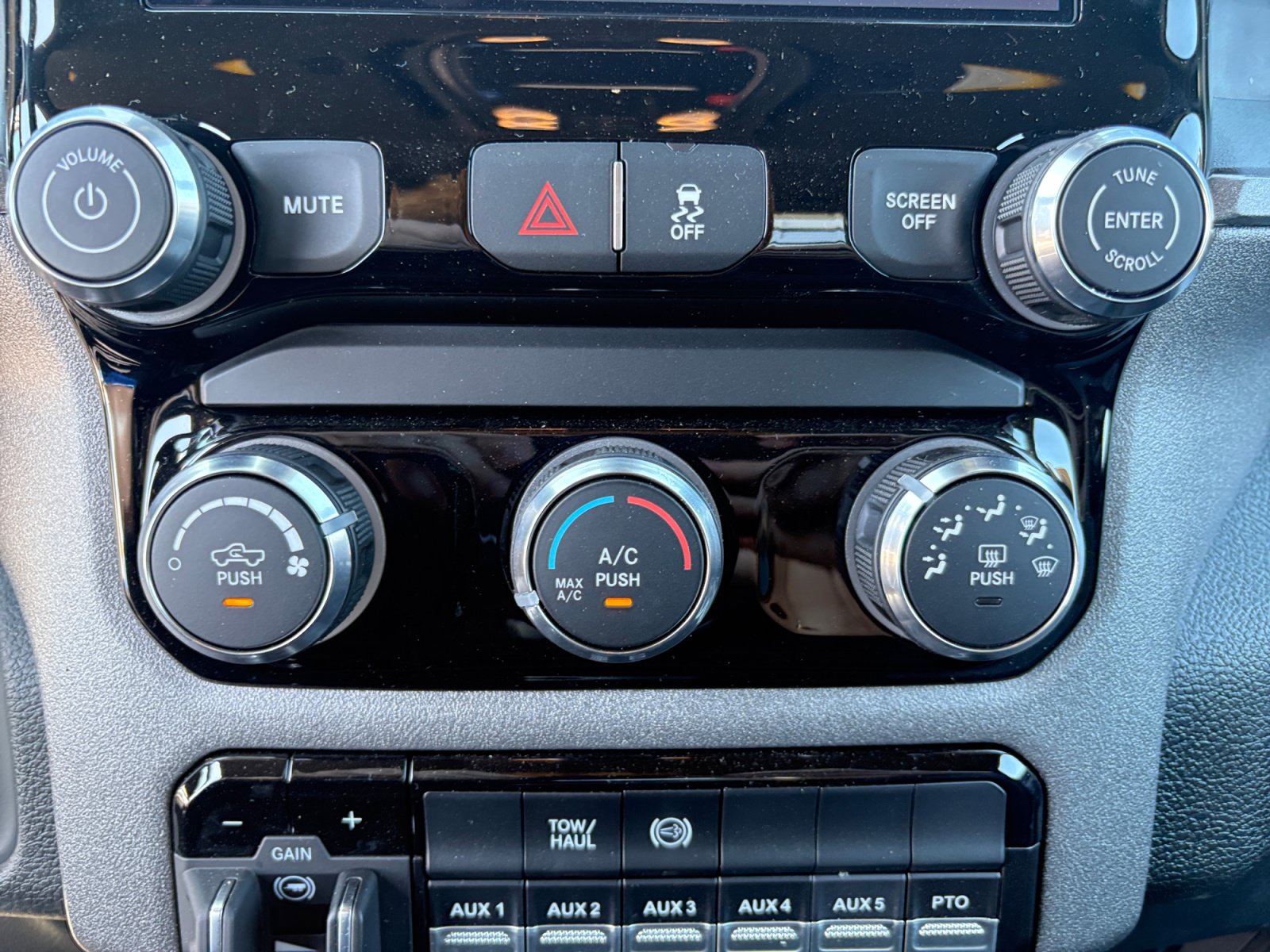 New 2026 RAM 3500 Tradesman AWD/4WD image 17