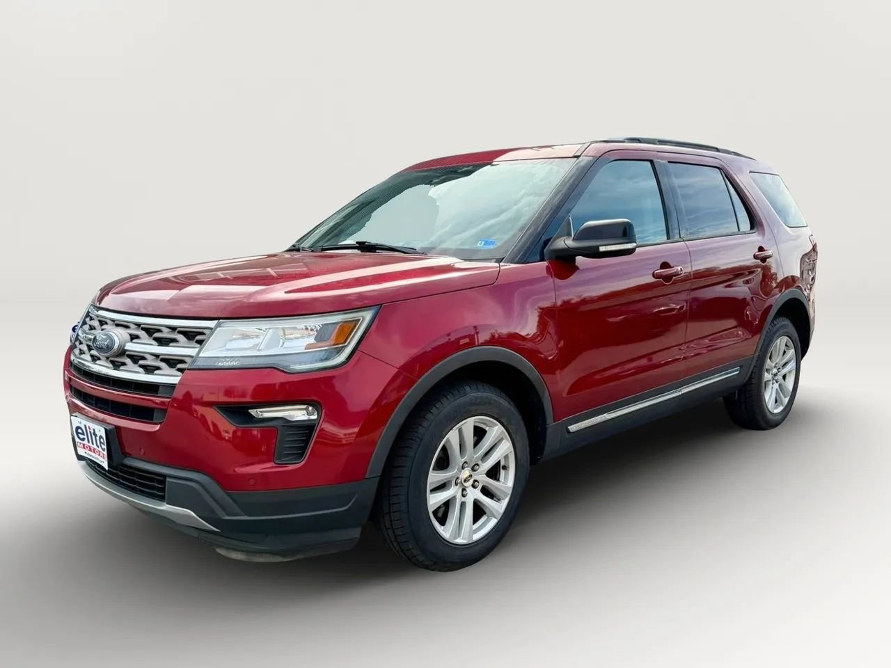 Used 2018 Ford Explorer XLT w/ Equipment Group 202A AWD/4WD image 3