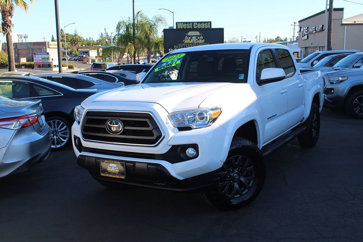 Used 2023 Toyota Tacoma SR5 AWD/4WD image 37