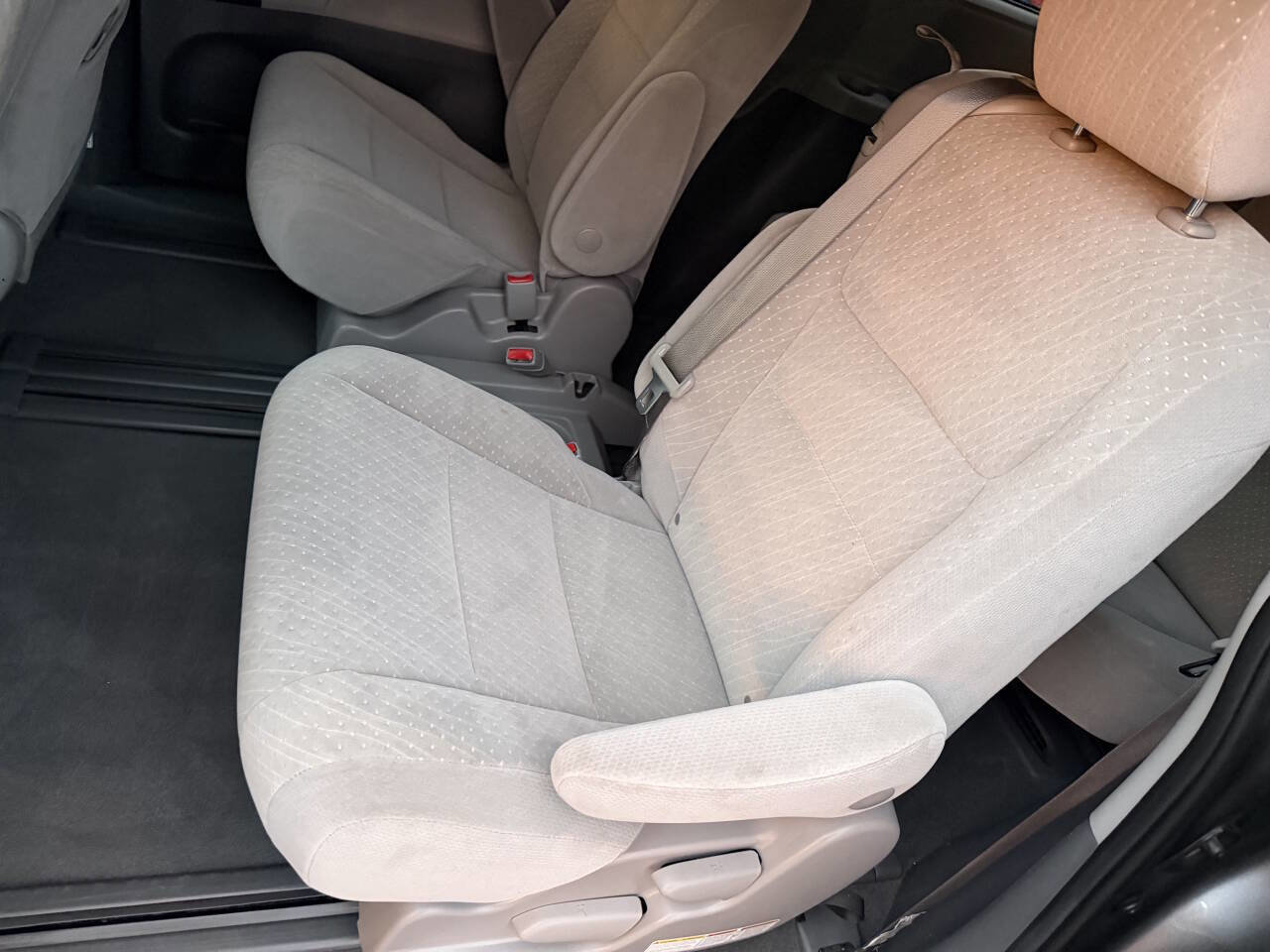 Used 2020 Toyota Sienna LE image 21