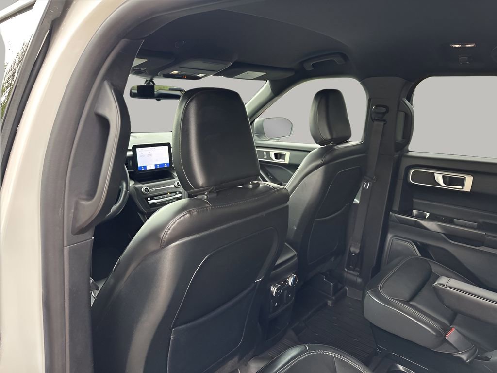 Used 2020 Ford Explorer XLT w/ Equipment Group 202A image 18