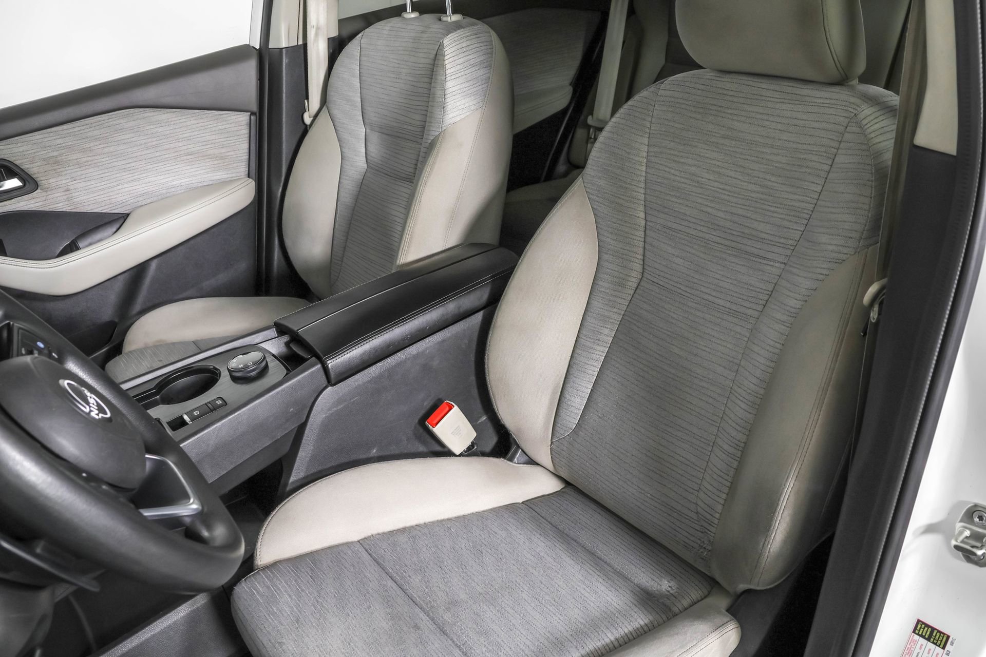 Used 2023 Nissan Rogue SV image 22