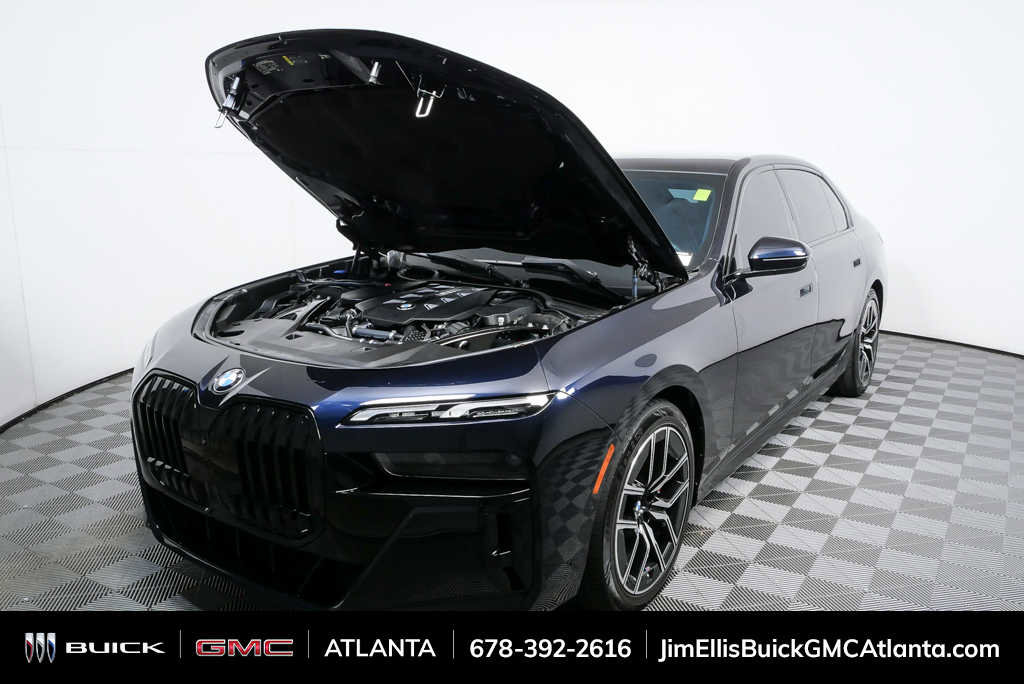 Used 2023 BMW 760i xDrive AWD/4WD image 32