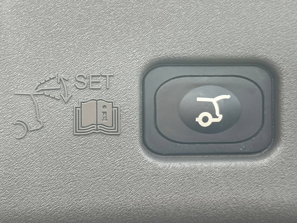 Used 2024 Lincoln Nautilus Premier AWD/4WD image 12