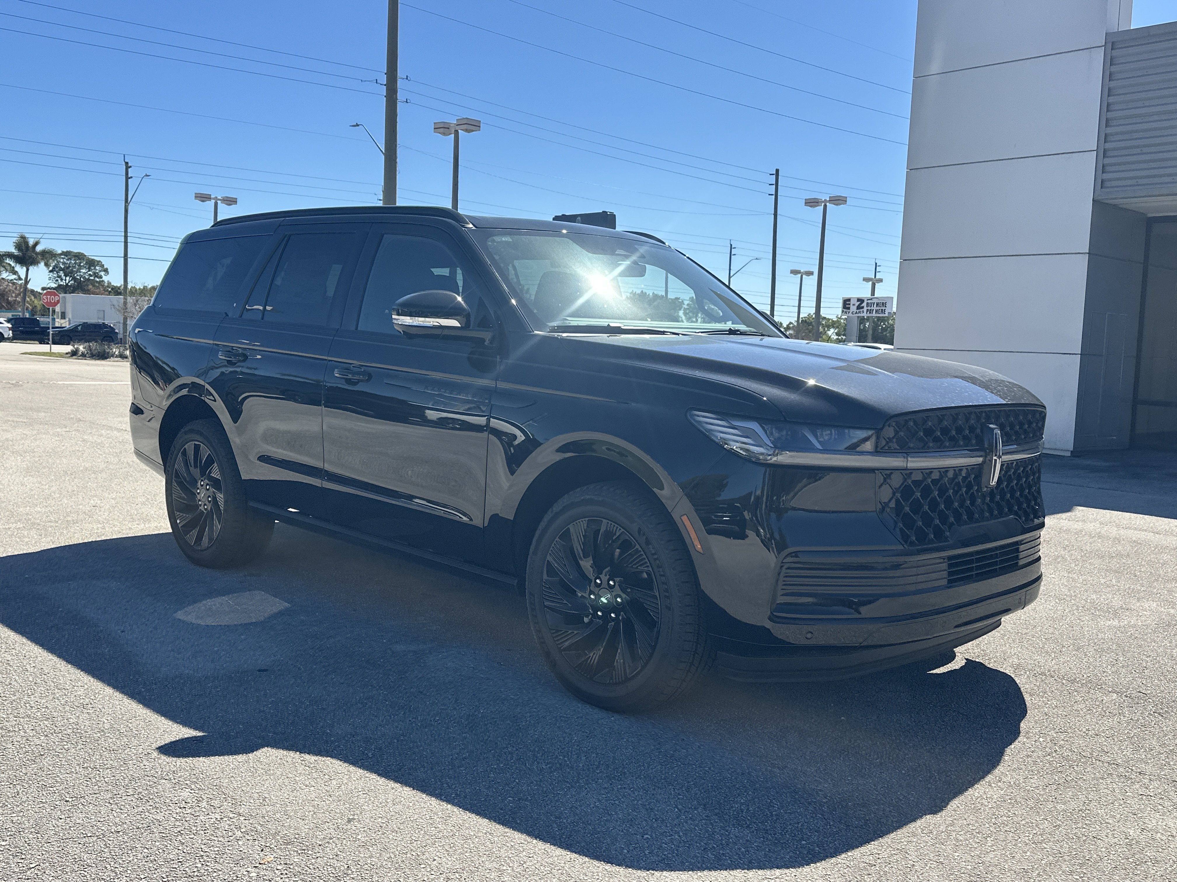 New 2025 Lincoln Navigator Reserve w/ Jet Appearance Package image 4