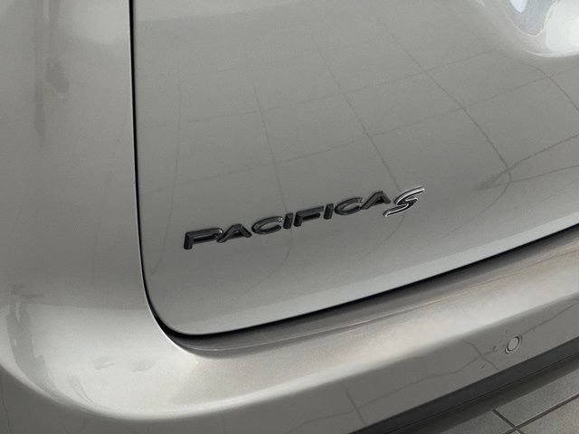 Used 2019 Chrysler Pacifica Touring Plus w/ S Appearance Package FWD image 41