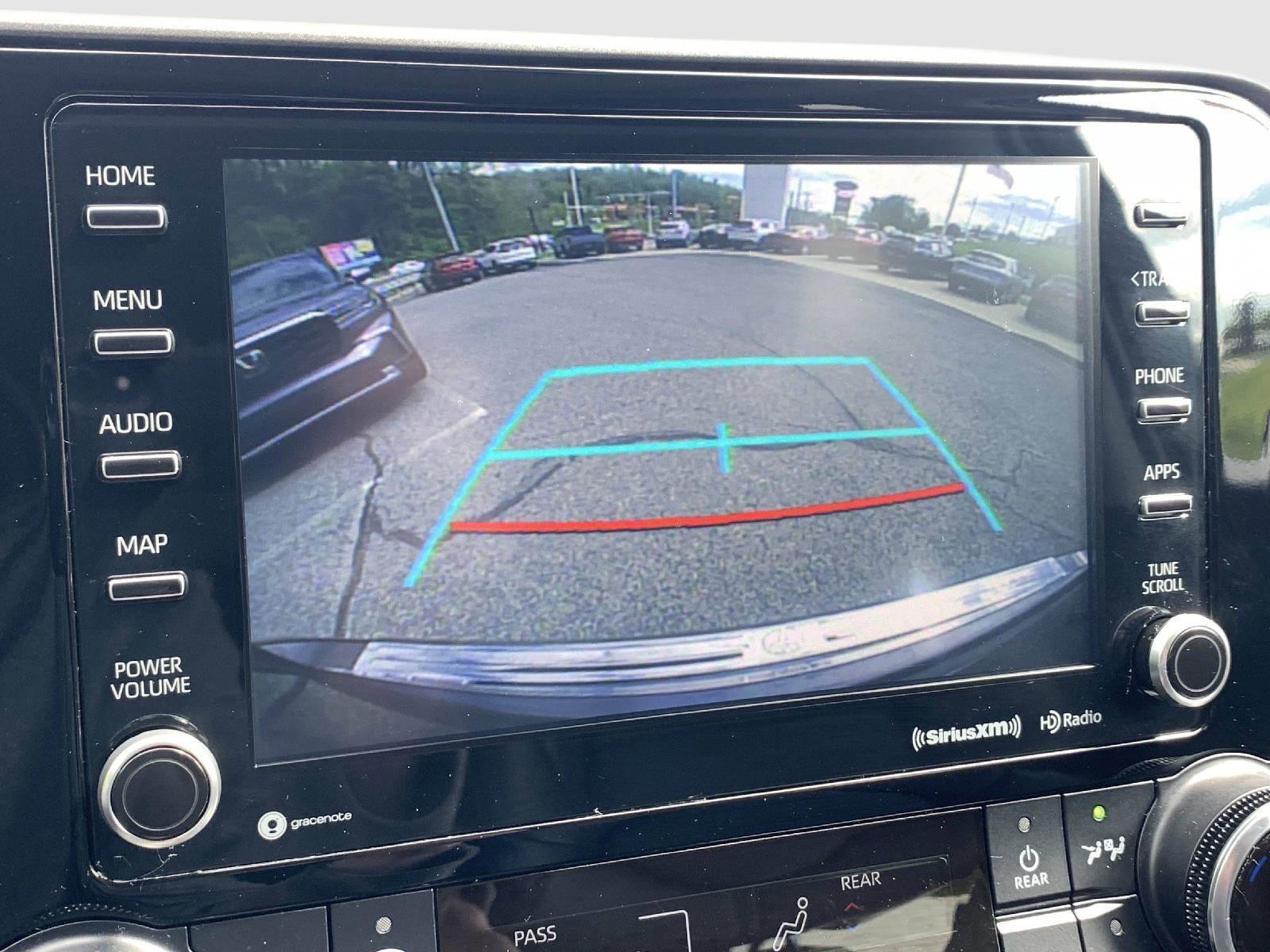 Used 2022 Toyota Highlander XLE AWD/4WD image 22