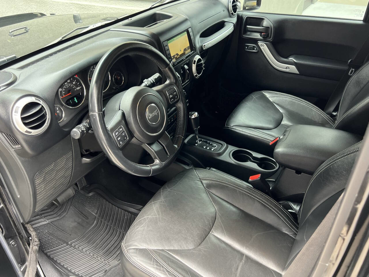 Used 2015 Jeep Wrangler Unlimited Sahara w/ Connectivity Group image 15