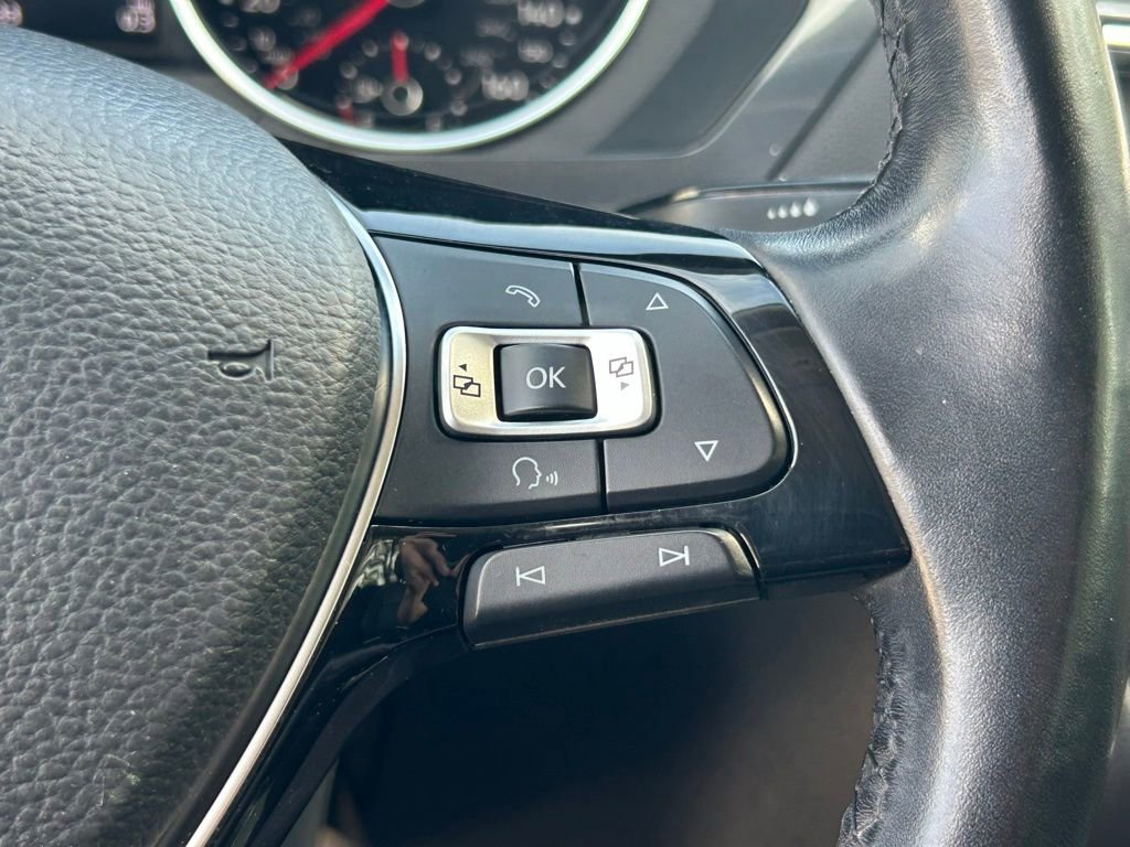 Used 2018 Volkswagen Tiguan SEL w/ 3rd Row Seat Package AWD/4WD image 25