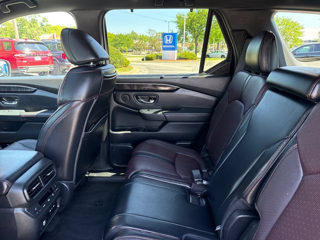 Used 2025 Honda Pilot Black Edition image 21