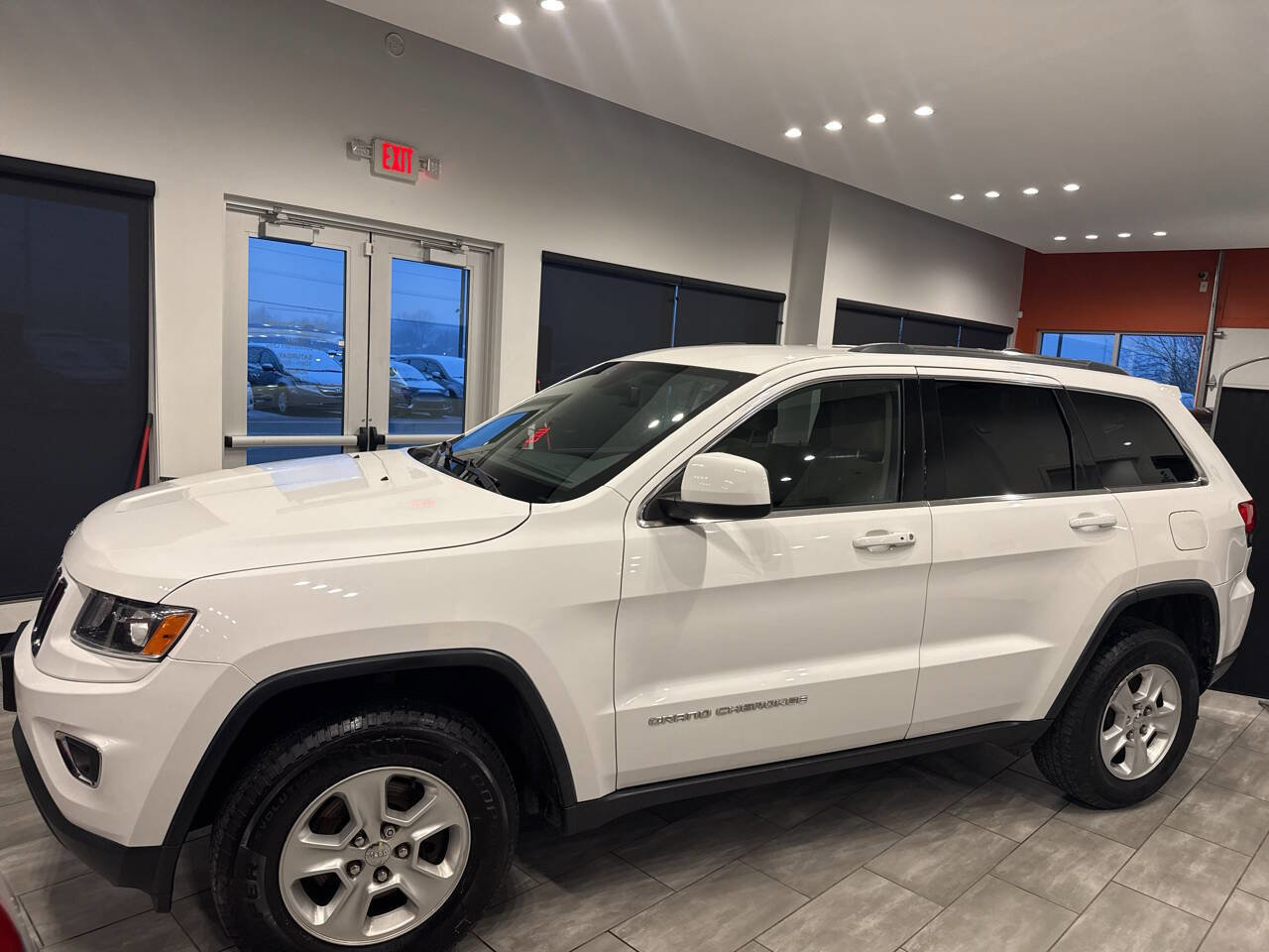 Used 2016 Jeep Grand Cherokee Laredo w/ Quick Order Package 23E AWD/4WD image 9