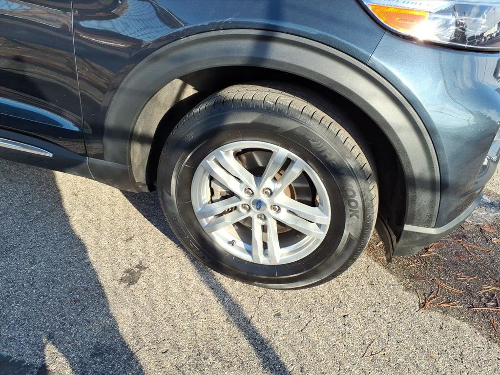 Certified 2023 Ford Explorer XLT w/ Equipment Group 202A image 5