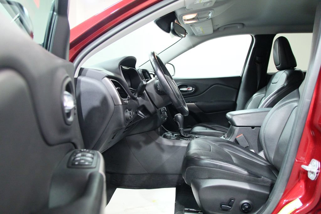 Used 2019 Jeep Cherokee Limited AWD/4WD image 4