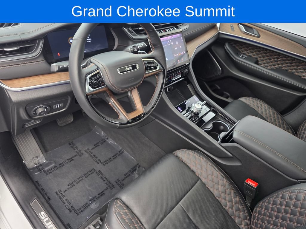 Used 2025 Jeep Grand Cherokee Summit w/ Obsidian Package AWD/4WD image 10