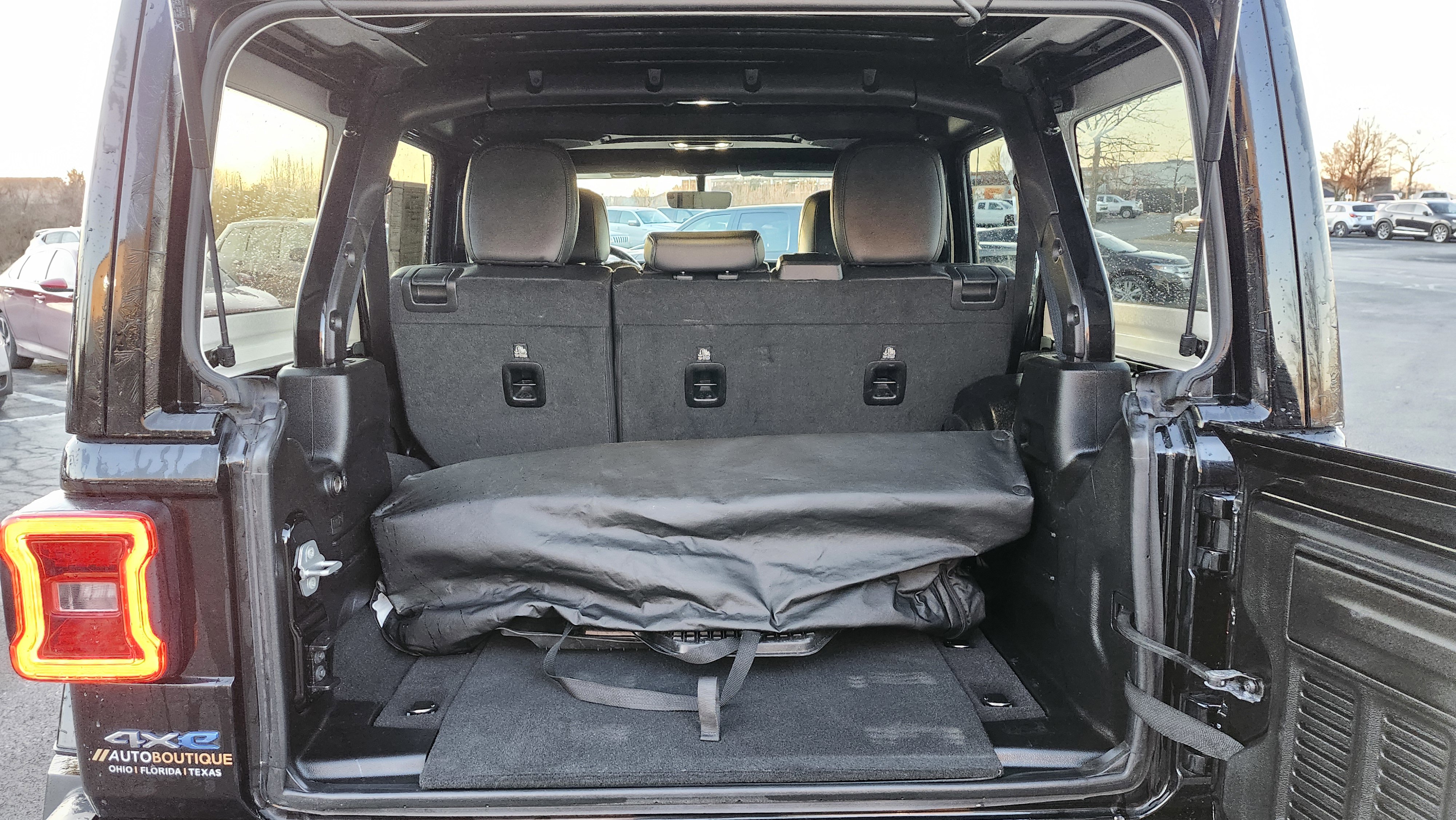 Used 2022 Jeep Wrangler Unlimited Sahara w/ Cold Weather Group image 23