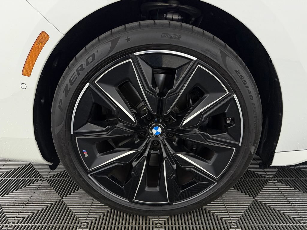 Used 2023 BMW i7 xDrive60 w/ Parking Assistance Package AWD/4WD image 11