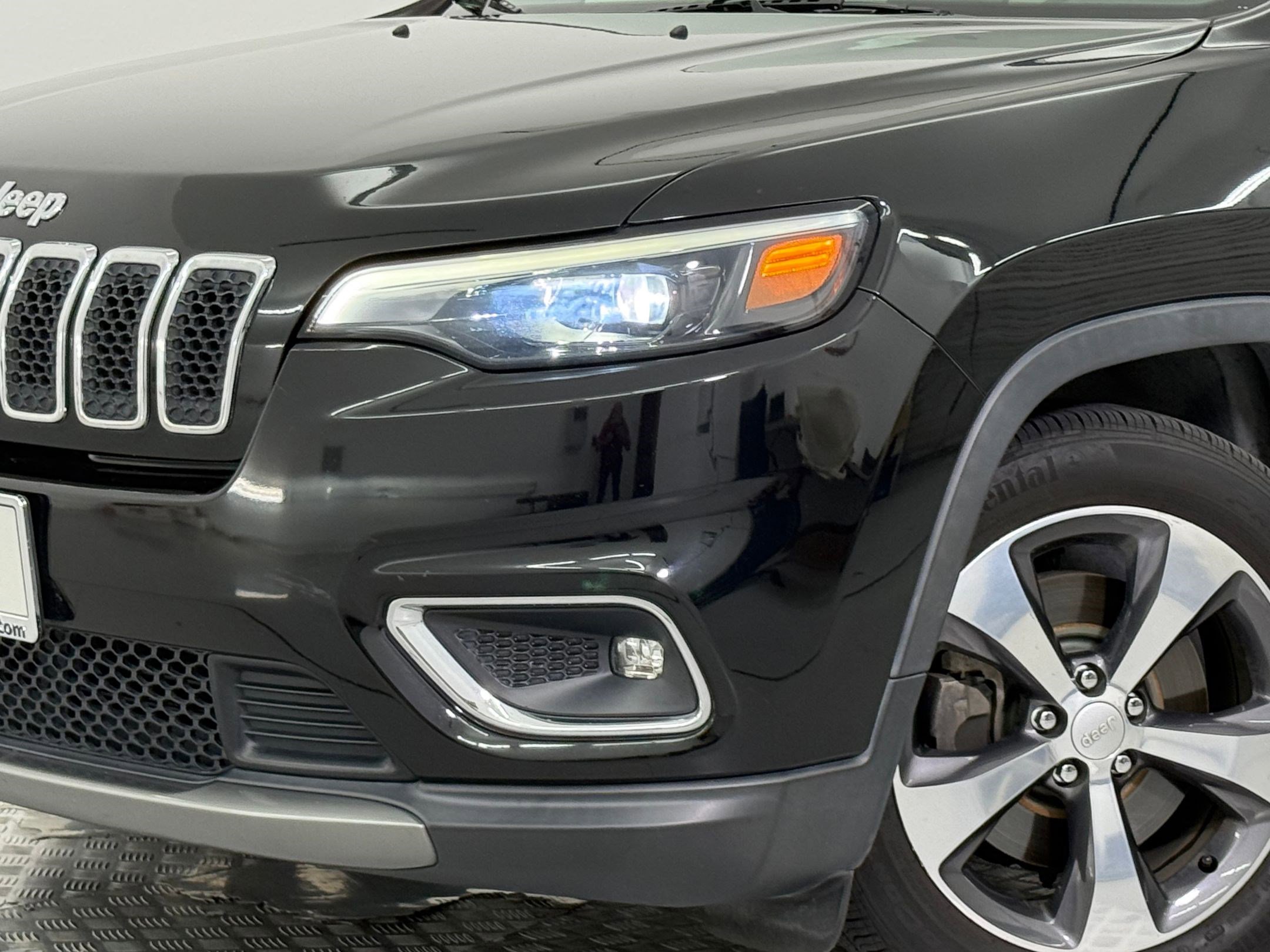 Used 2019 Jeep Cherokee Limited image 11