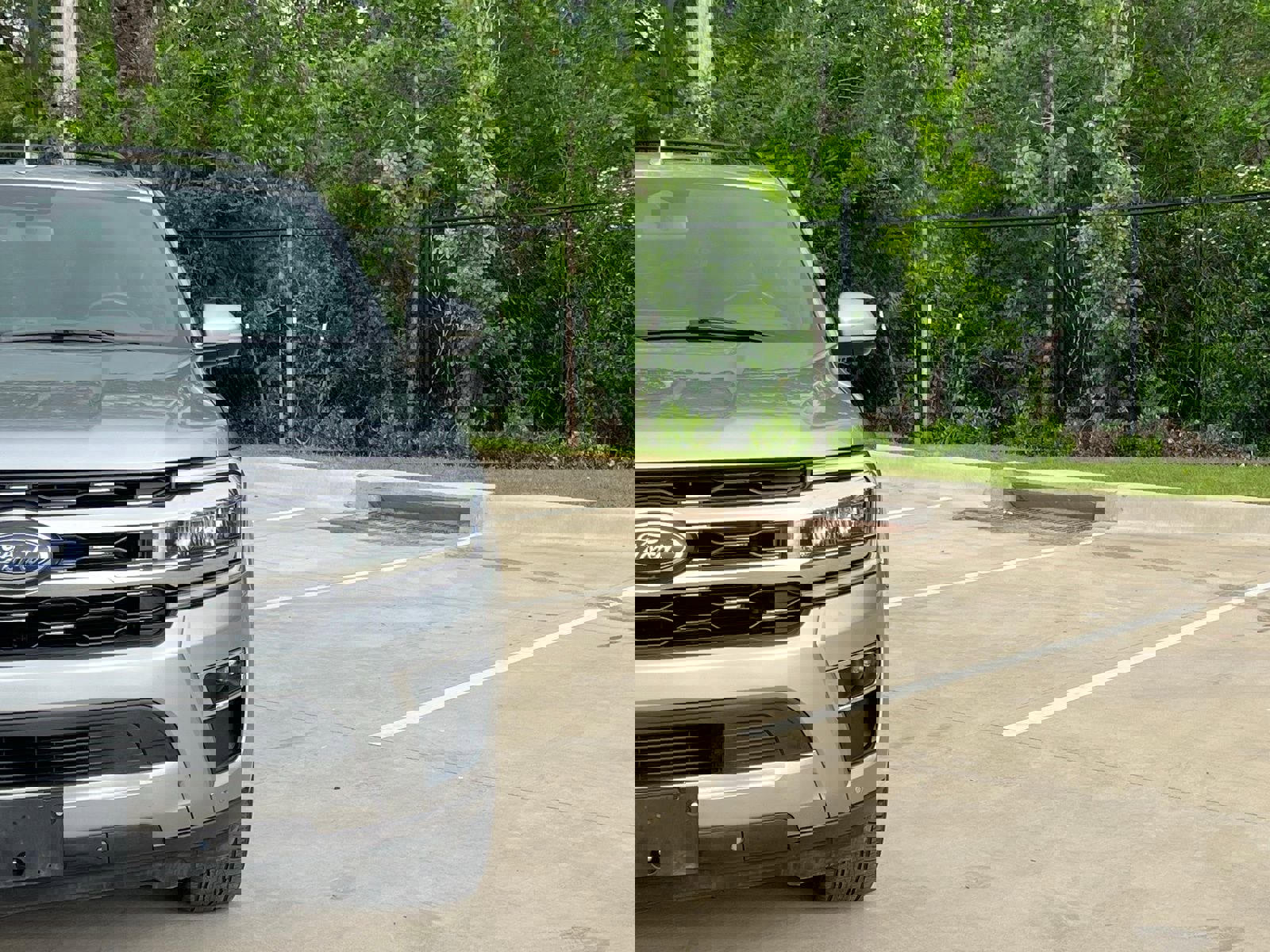 Used 2024 Ford Expedition Limited AWD/4WD image 3