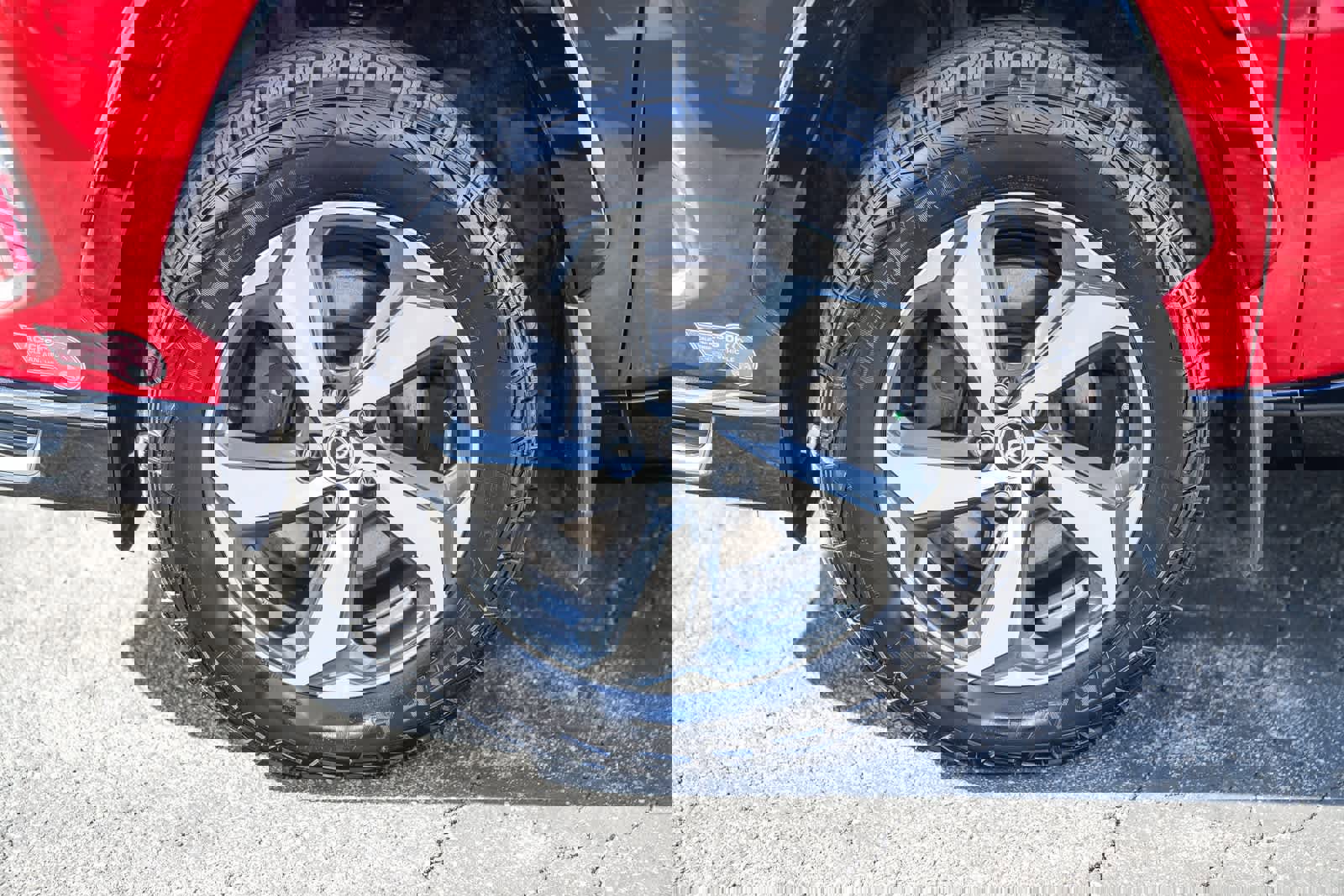 Used 2021 Toyota RAV4 SE w/ Weather & Moonroof Package image 9