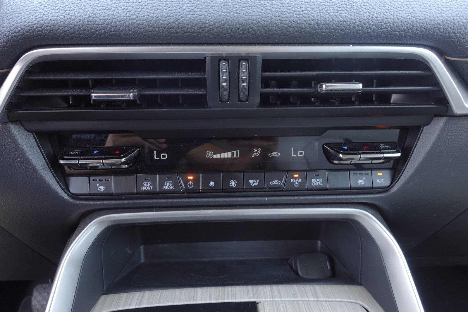 Certified 2024 MAZDA CX-90 Plug-In Hybrid w/ Preferred AWD/4WD image 24