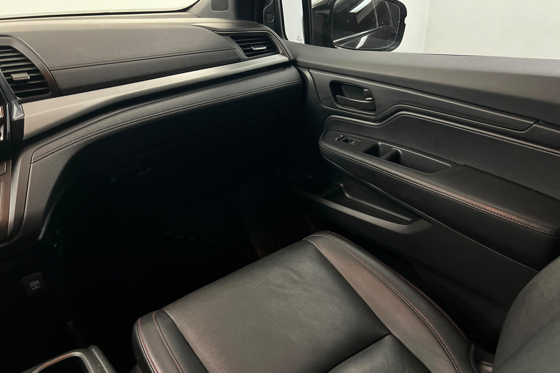 Used 2023 Honda Odyssey Sport image 11