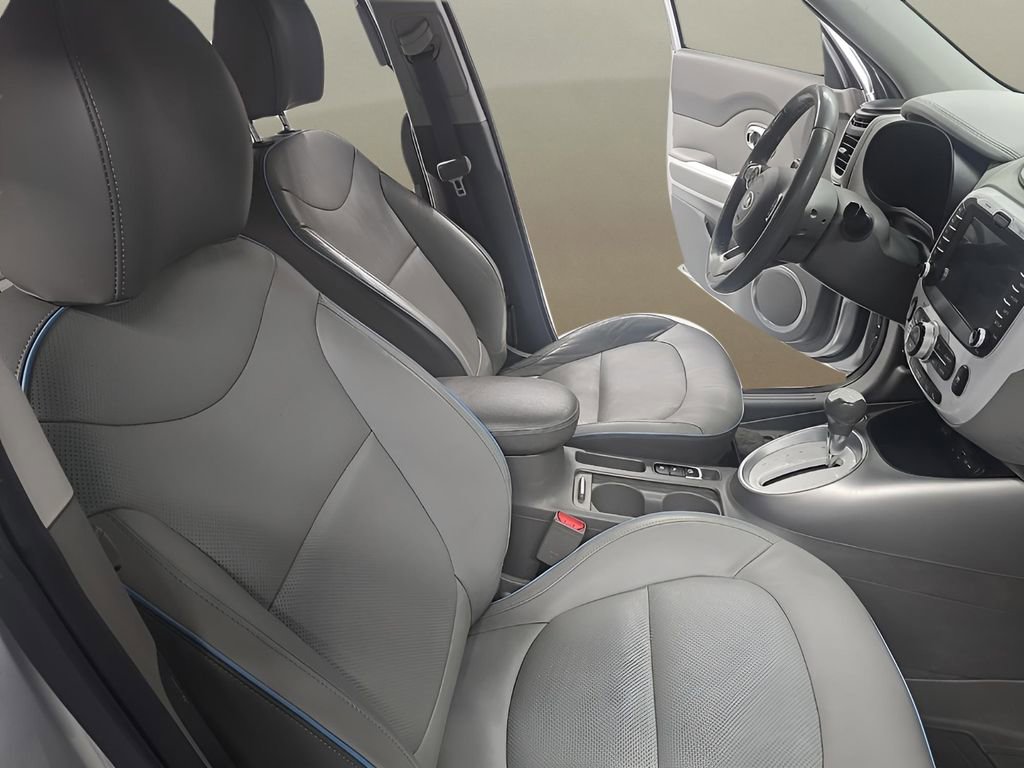 Used 2017 Kia Soul EV + w/ Sun & Fun Package image 20