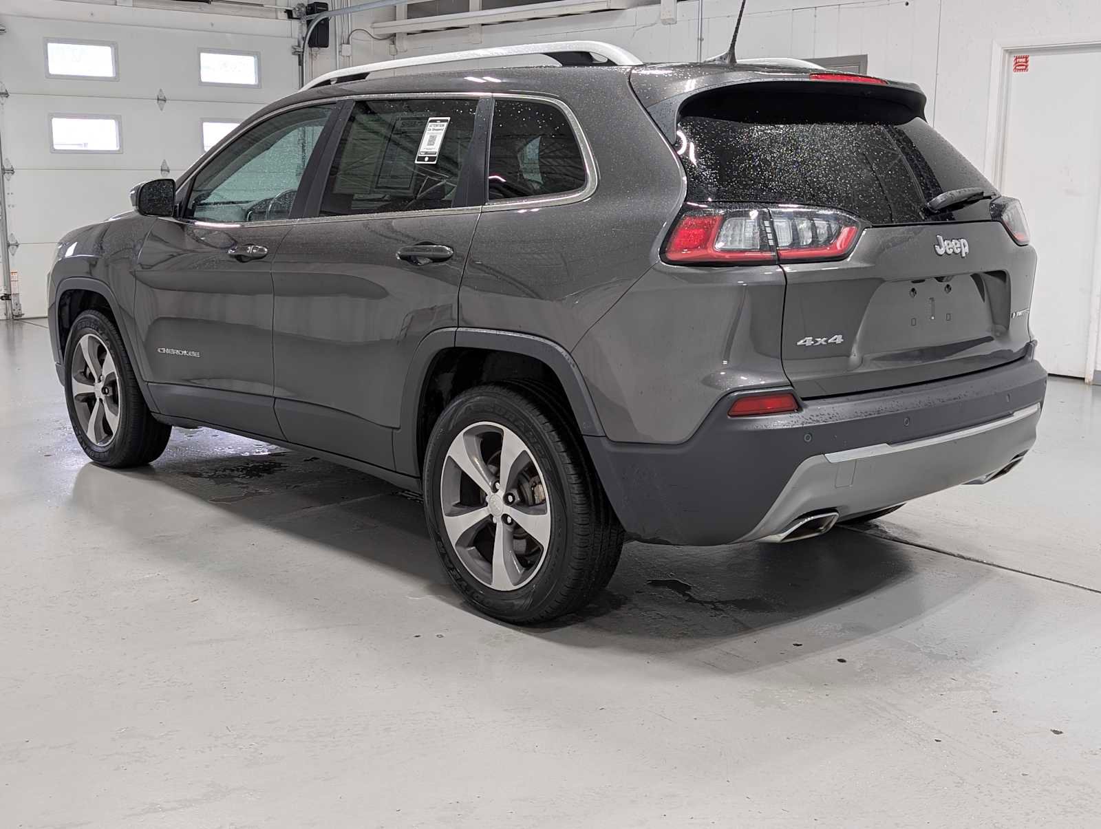 Used 2019 Jeep Cherokee Limited image 9
