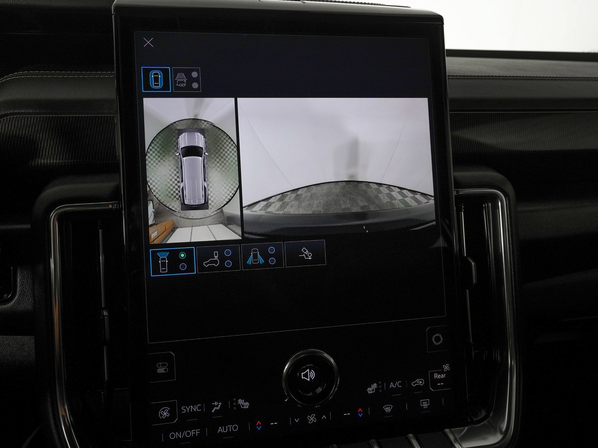 Used 2025 GMC Yukon XL Elevation w/ LPO, Floor Liner Package AWD/4WD image 29