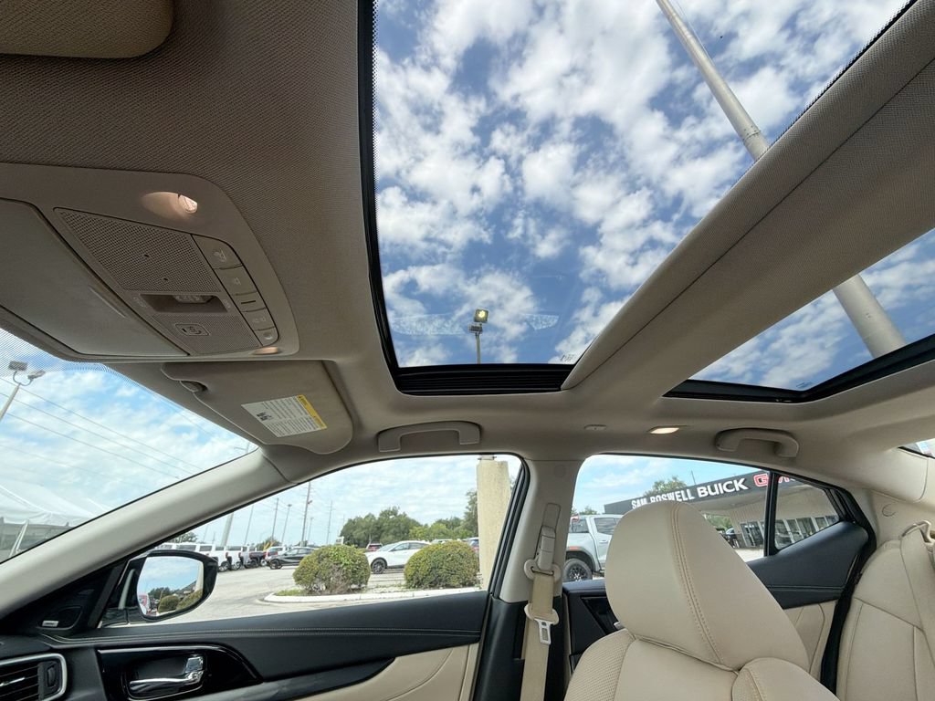 Used 2023 Nissan Maxima Platinum w/ Sport Mat Group FWD image 27