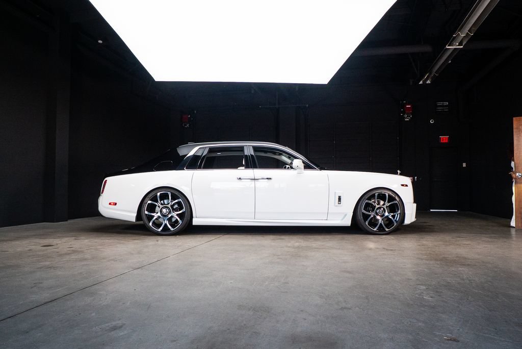 Used 2022 Rolls-Royce Phantom Sedan w/ The Phantom Package RWD image 12